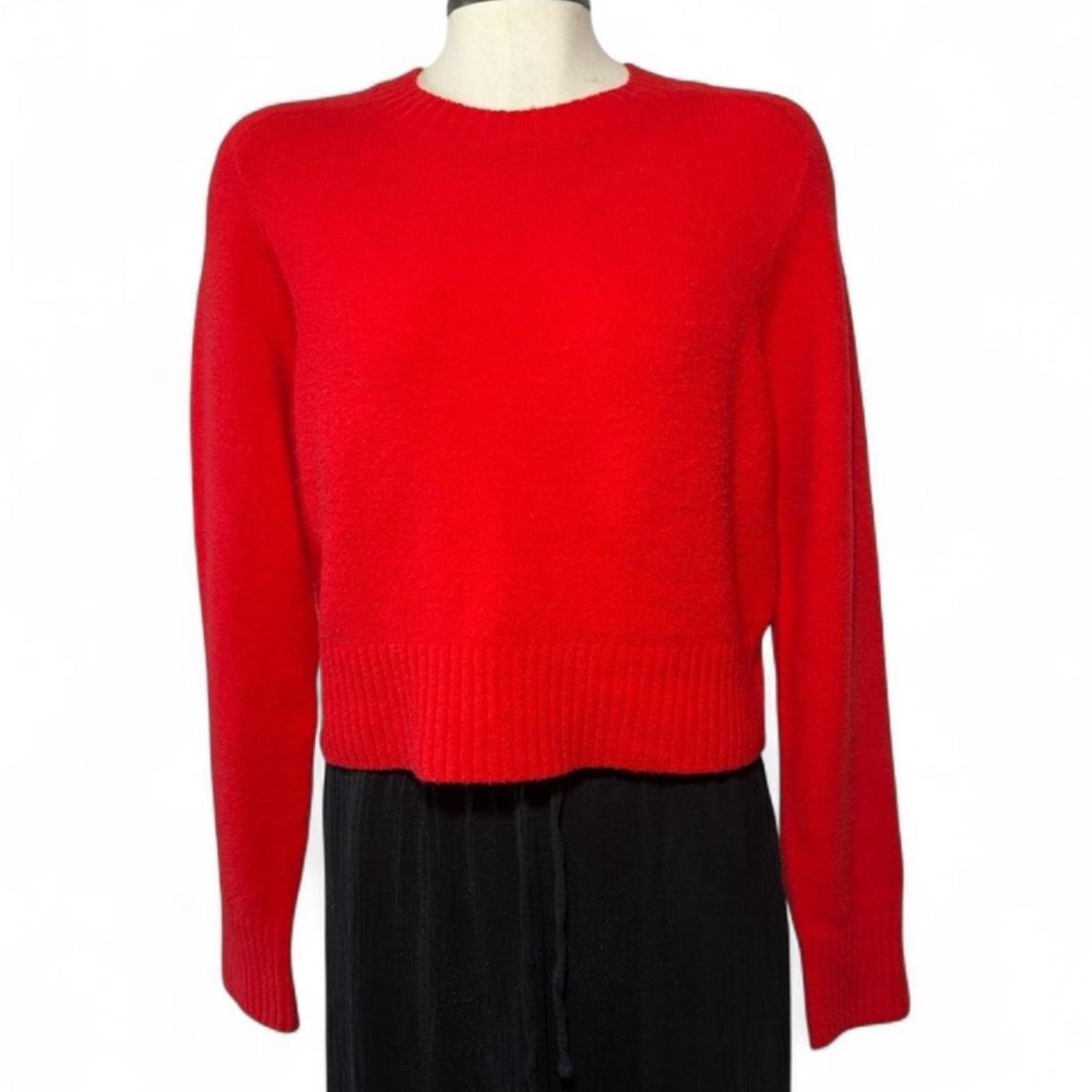 Universal Thread Vibrant Red Crew Neck Sweater